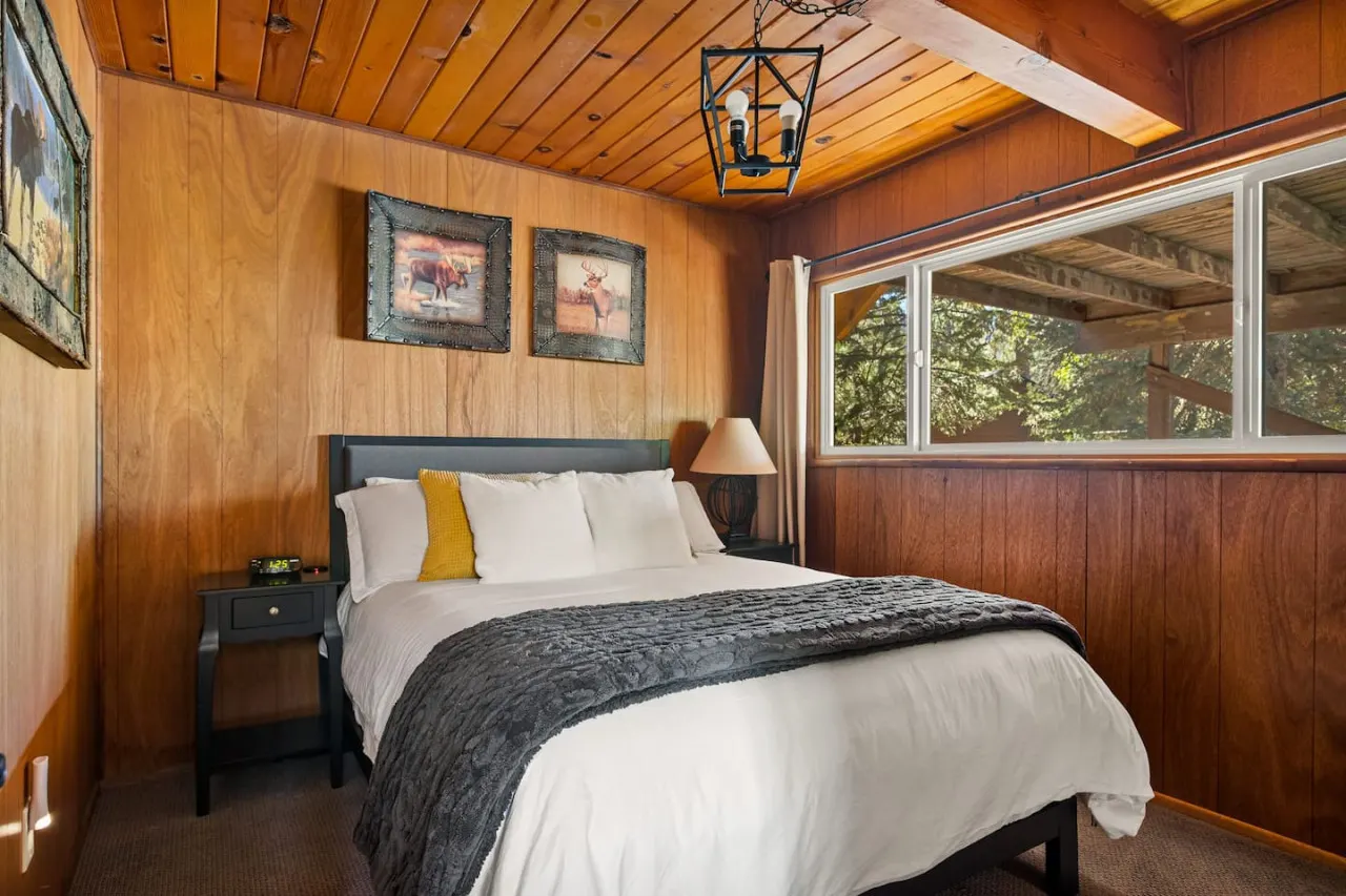 Hidden Pines - Hot Tub, BBQ & Pool Table 17
