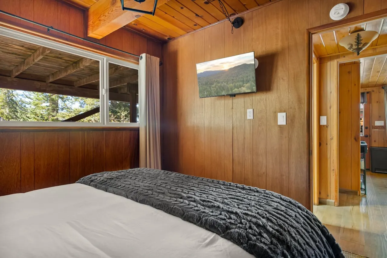 Hidden Pines - Hot Tub, BBQ & Pool Table 19