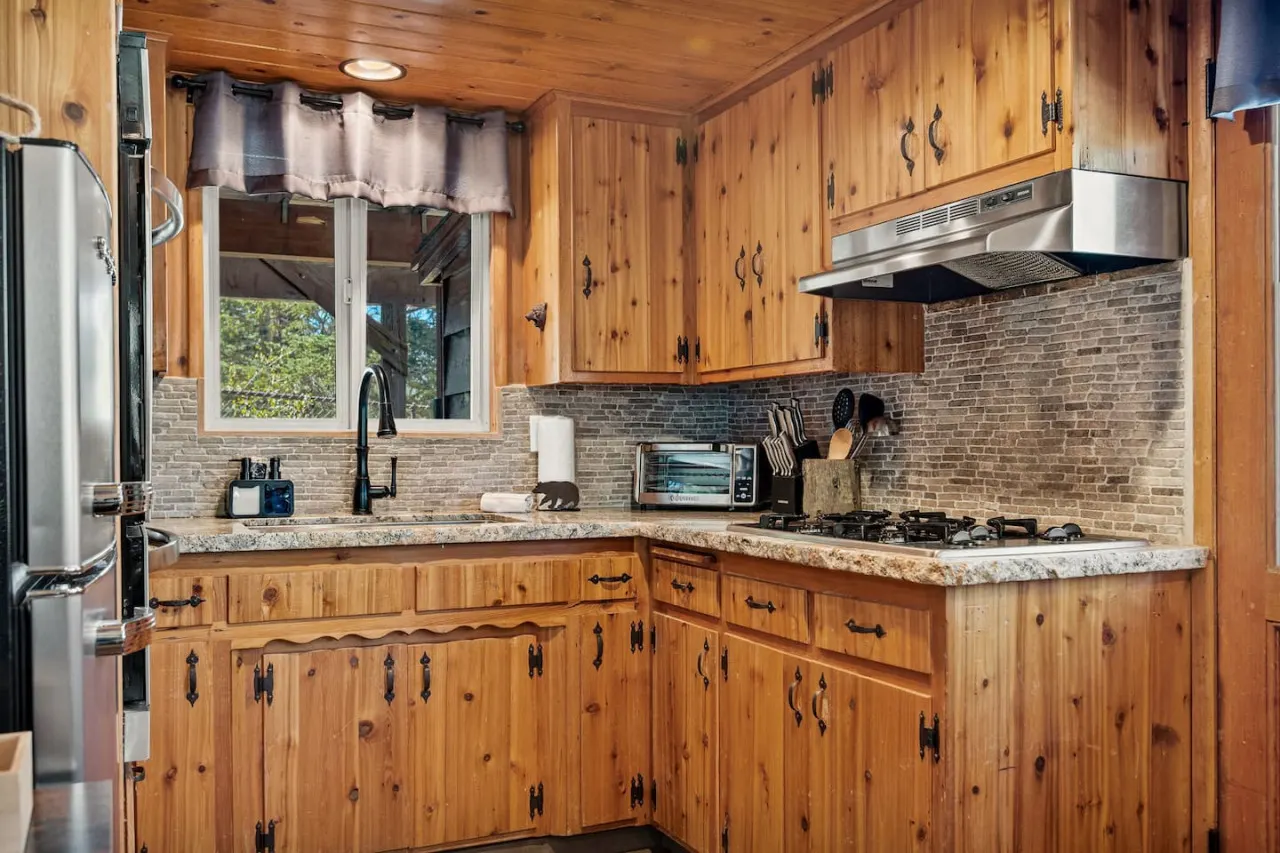 Hidden Pines - Hot Tub, BBQ & Pool Table 4