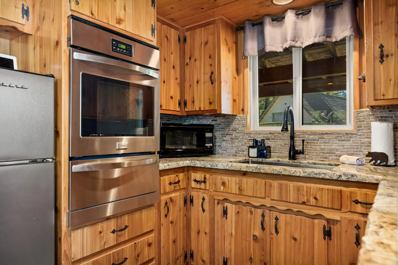Hidden Pines - Hot Tub, BBQ & Pool Table 7