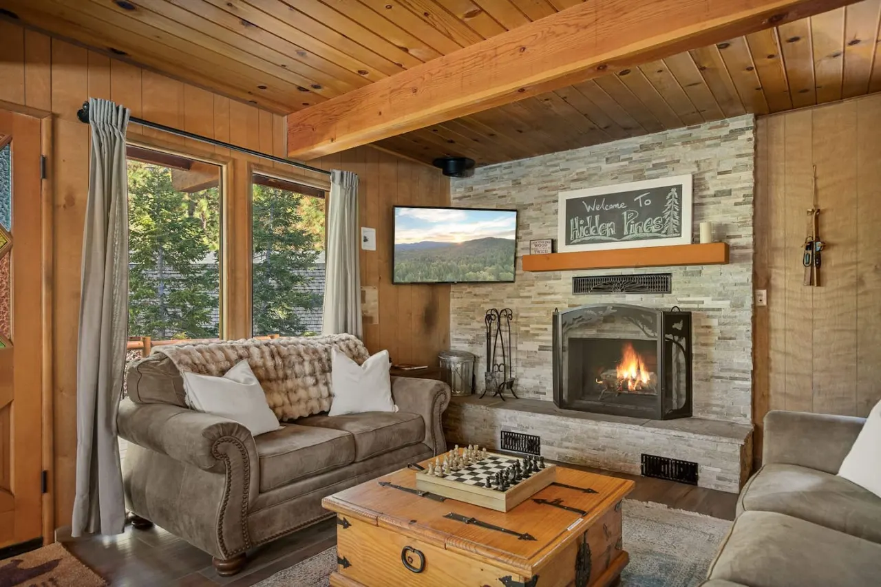 Hidden Pines - Hot Tub, BBQ & Pool Table 8