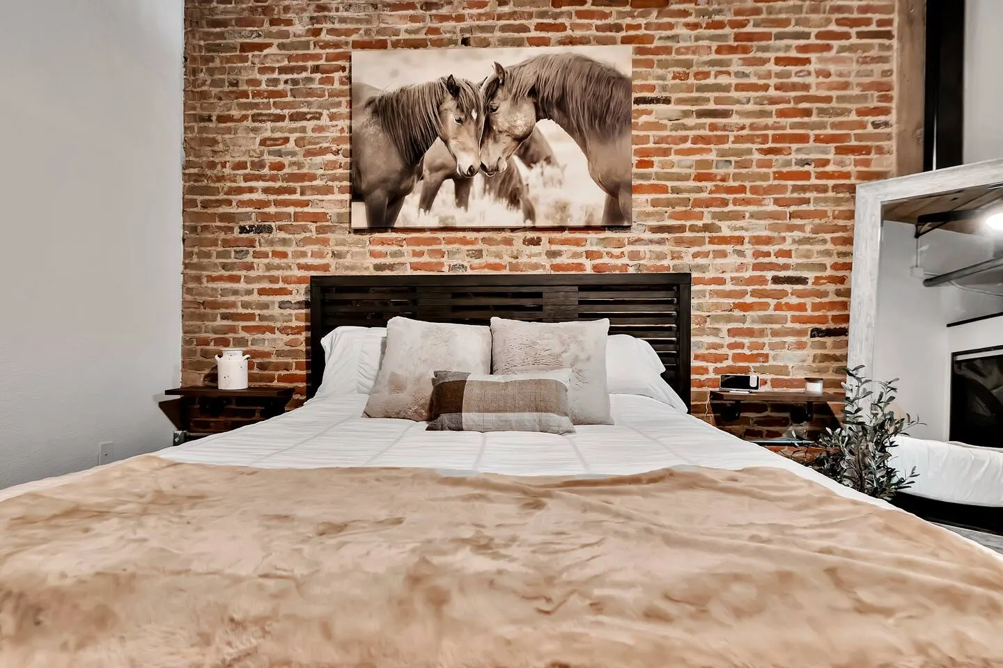 3 Bdr Luxury Loft-Heart of Silos/Baylor/Downtown — photo 2