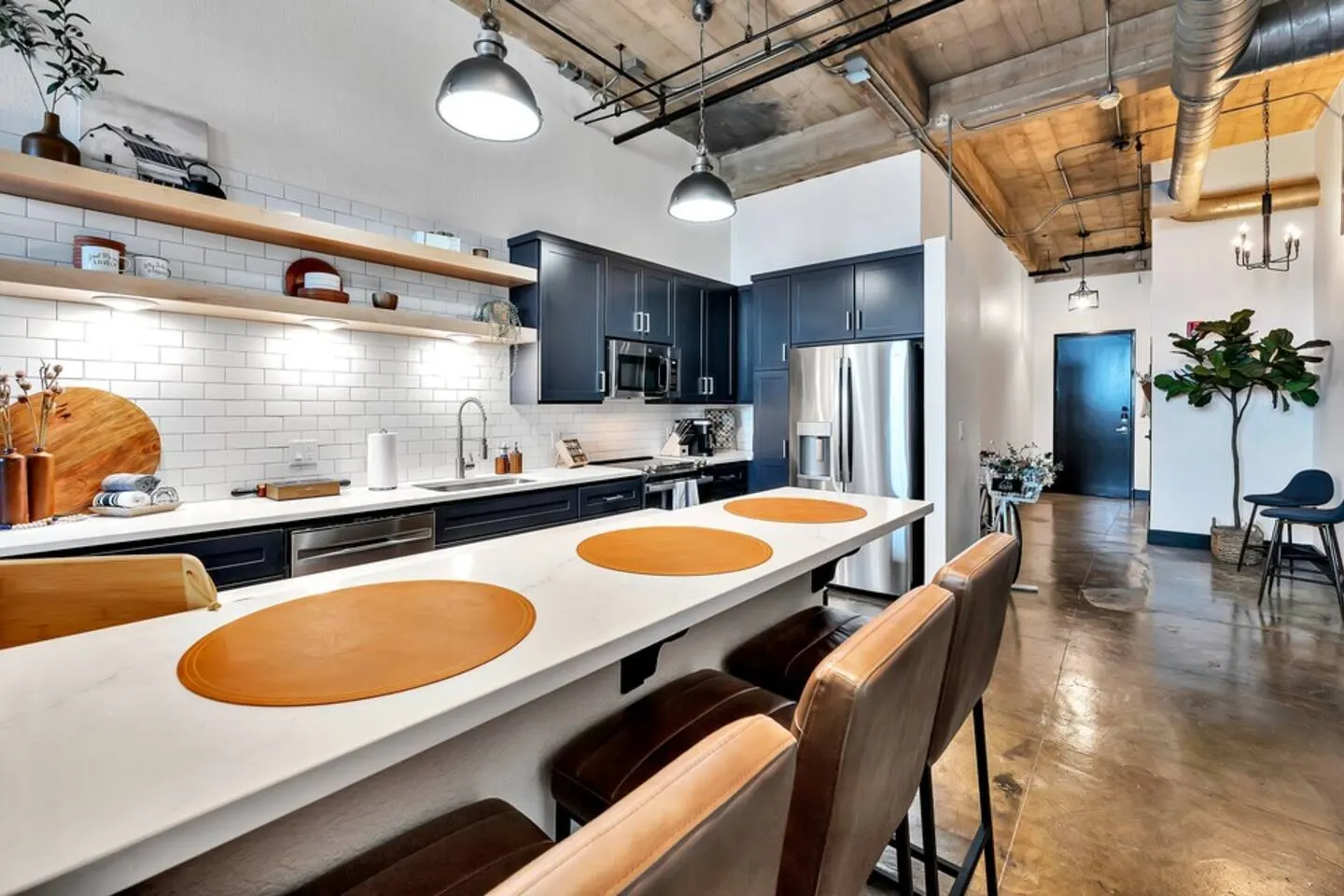 3 Bdr Luxury Loft-Heart of Silos/Baylor/Downtown — photo 3