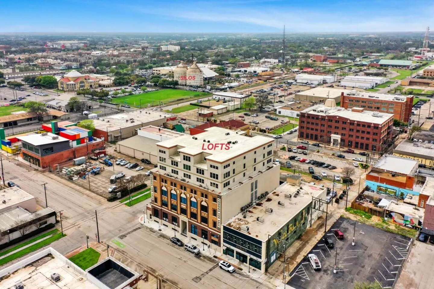 3 Bdr Luxury Loft-Heart of Silos/Baylor/Downtown — photo 4