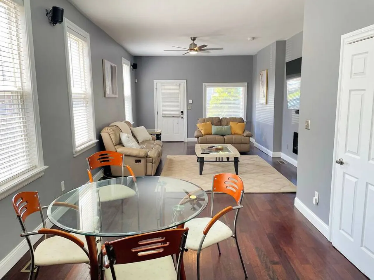 Comfortable 3-Bedroom Home 3-min drive to Downtown 2