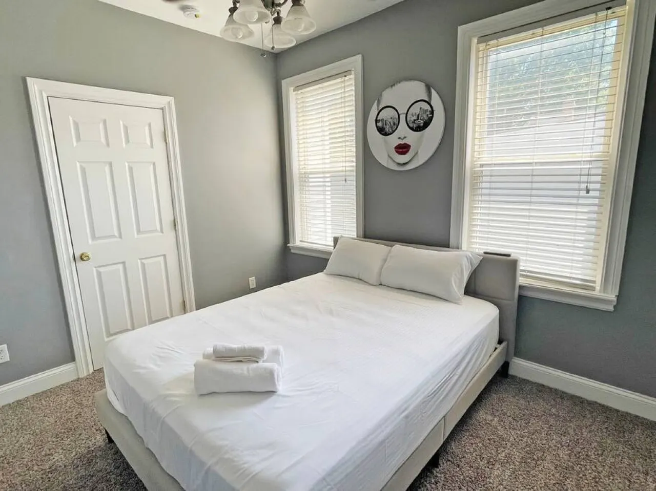 Comfortable 3-Bedroom Home 3-min drive to Downtown 10