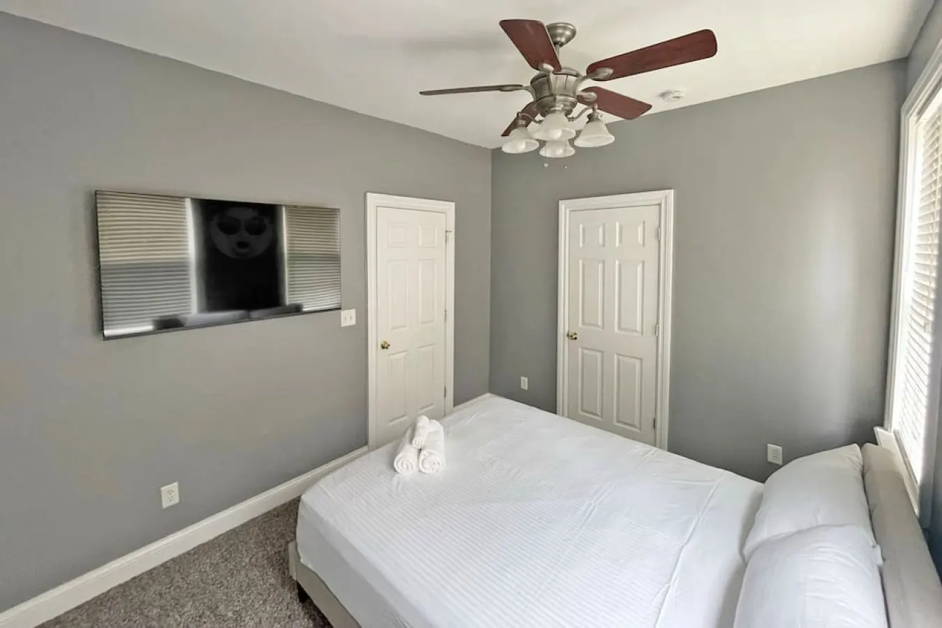 Comfortable 3-Bedroom Home 3-min drive to Downtown 13