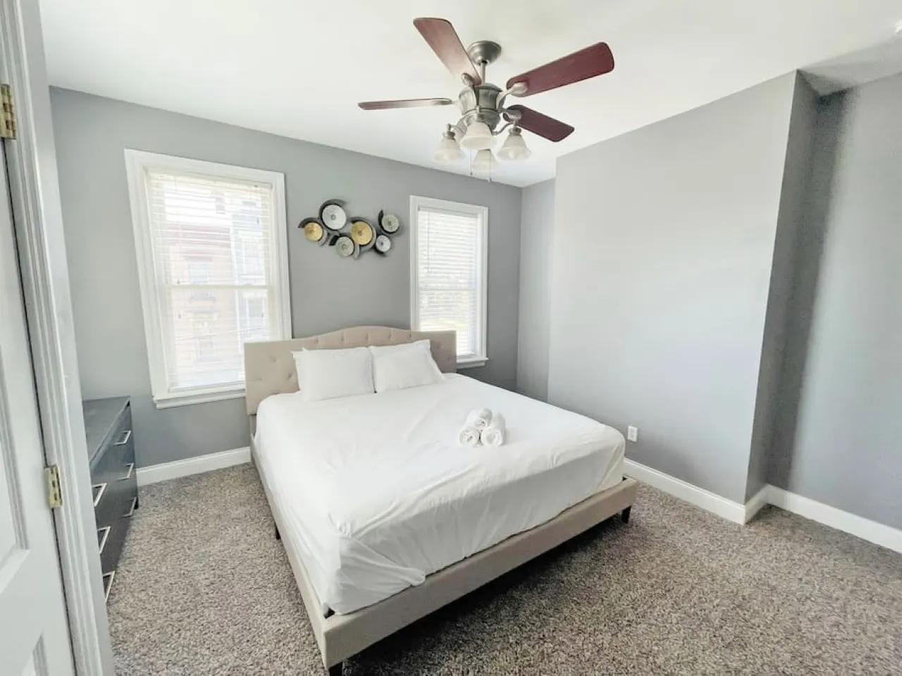 Comfortable 3-Bedroom Home 3-min drive to Downtown 14