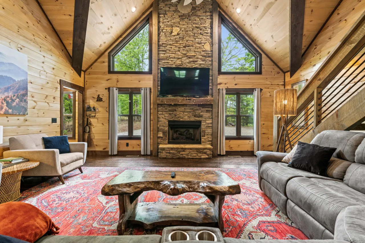 Home & Carriage House, River Access, 5 min from Downtown — photo 2
