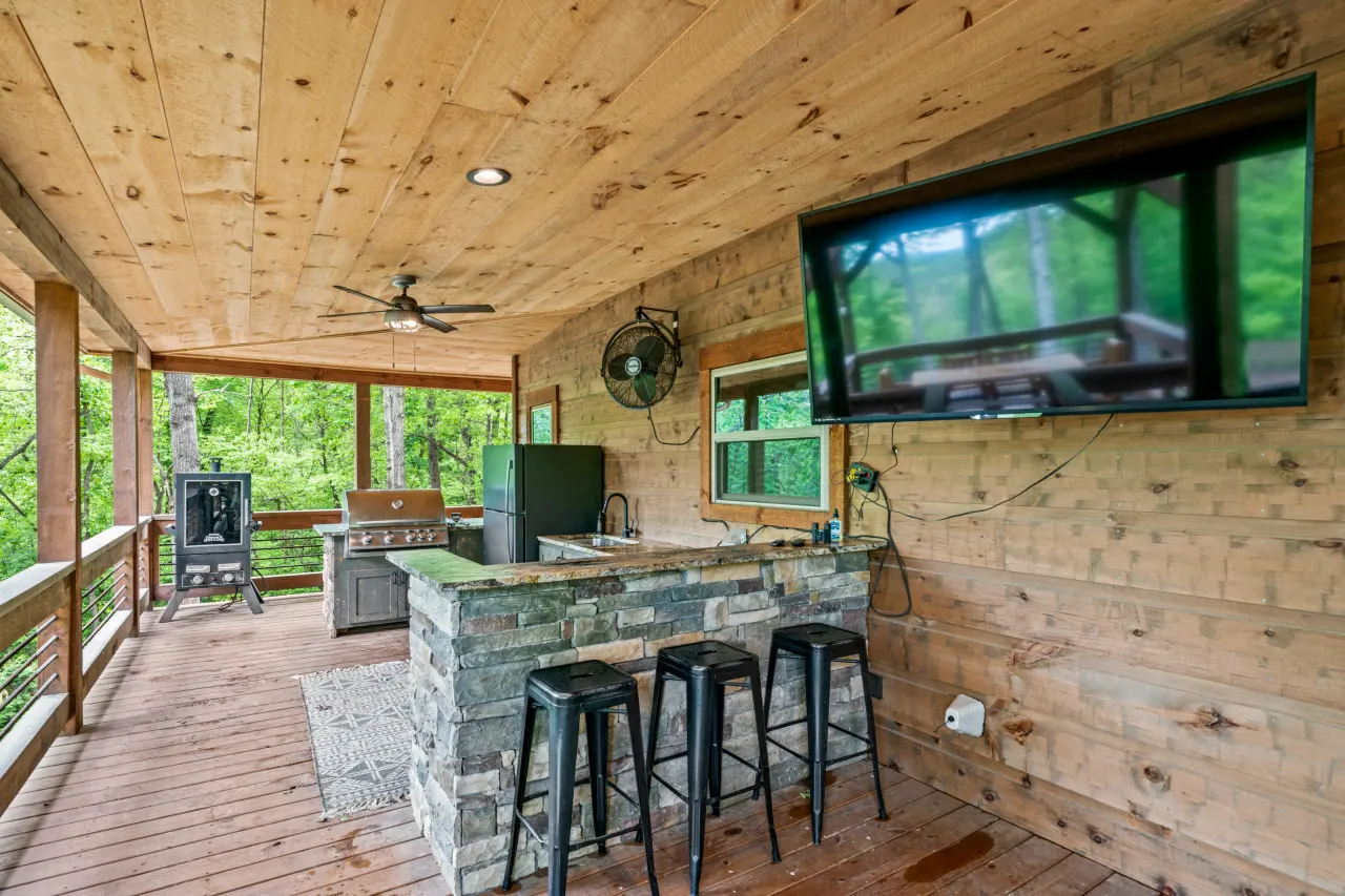 Home & Carriage House, River Access, 5 min from Downtown 12