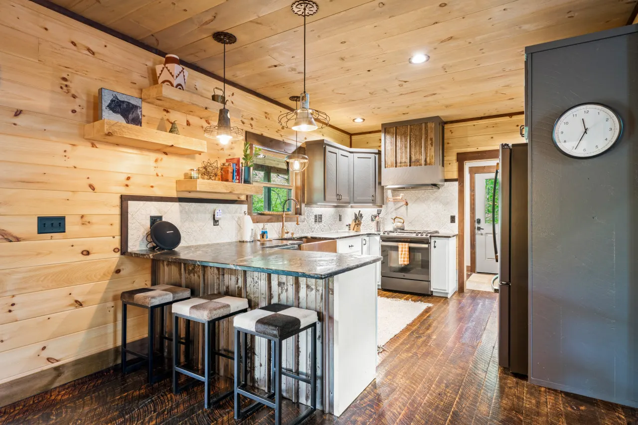 Home & Carriage House, River Access, 5 min from Downtown 14