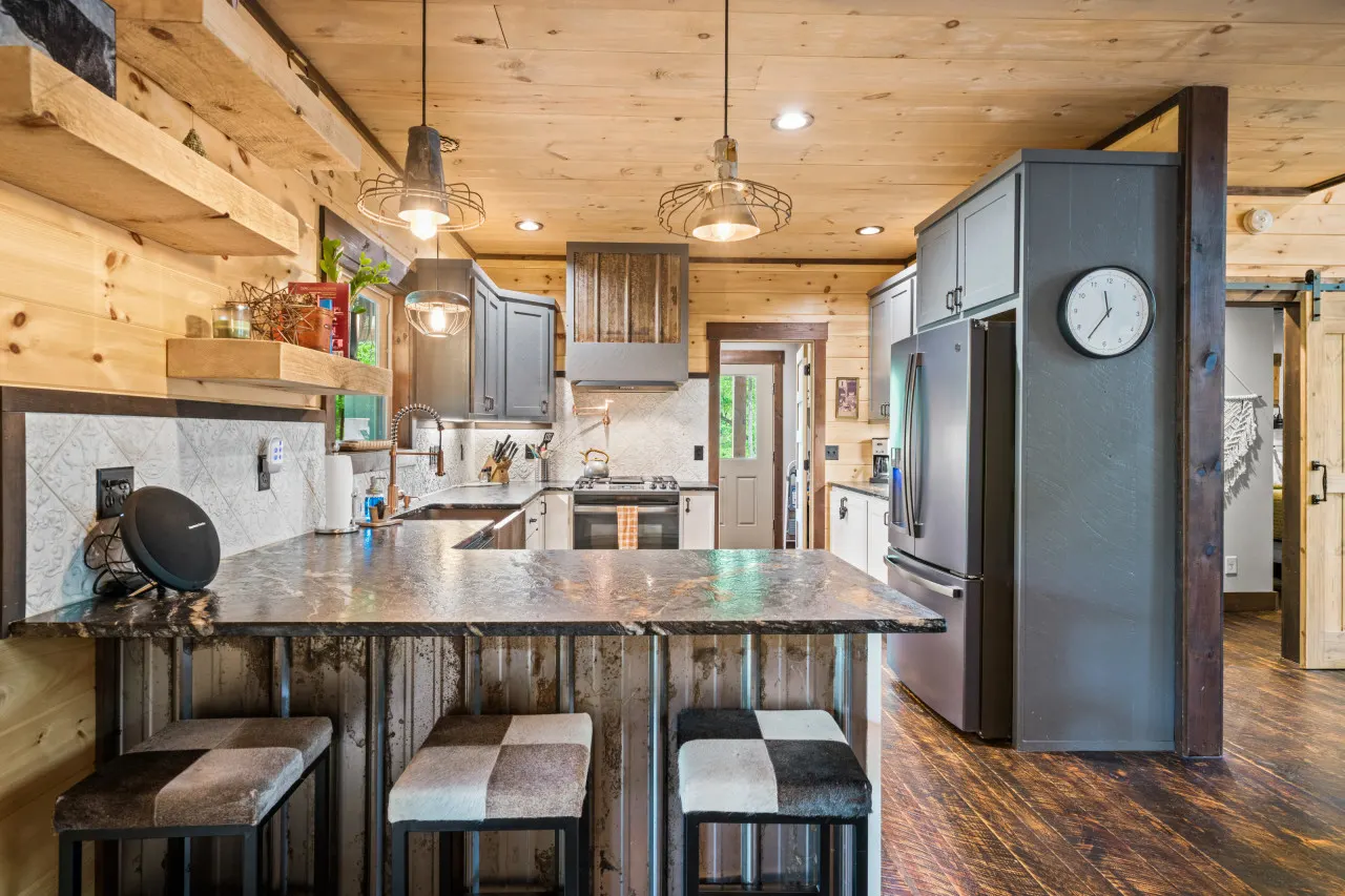 Home & Carriage House, River Access, 5 min from Downtown 15