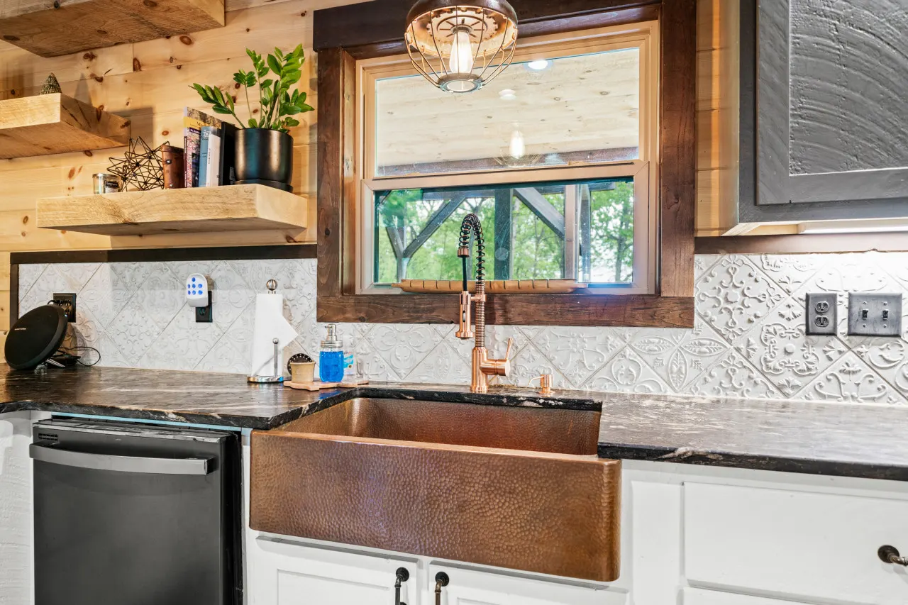 Home & Carriage House, River Access, 5 min from Downtown 16
