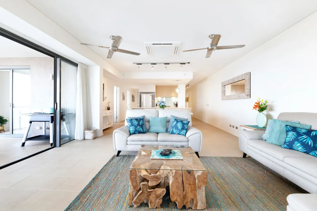 Zen Point Penthouse ~ private top-floor 3BR, panoramic ocean & harbour views, Darwin Waterfront — photo 2