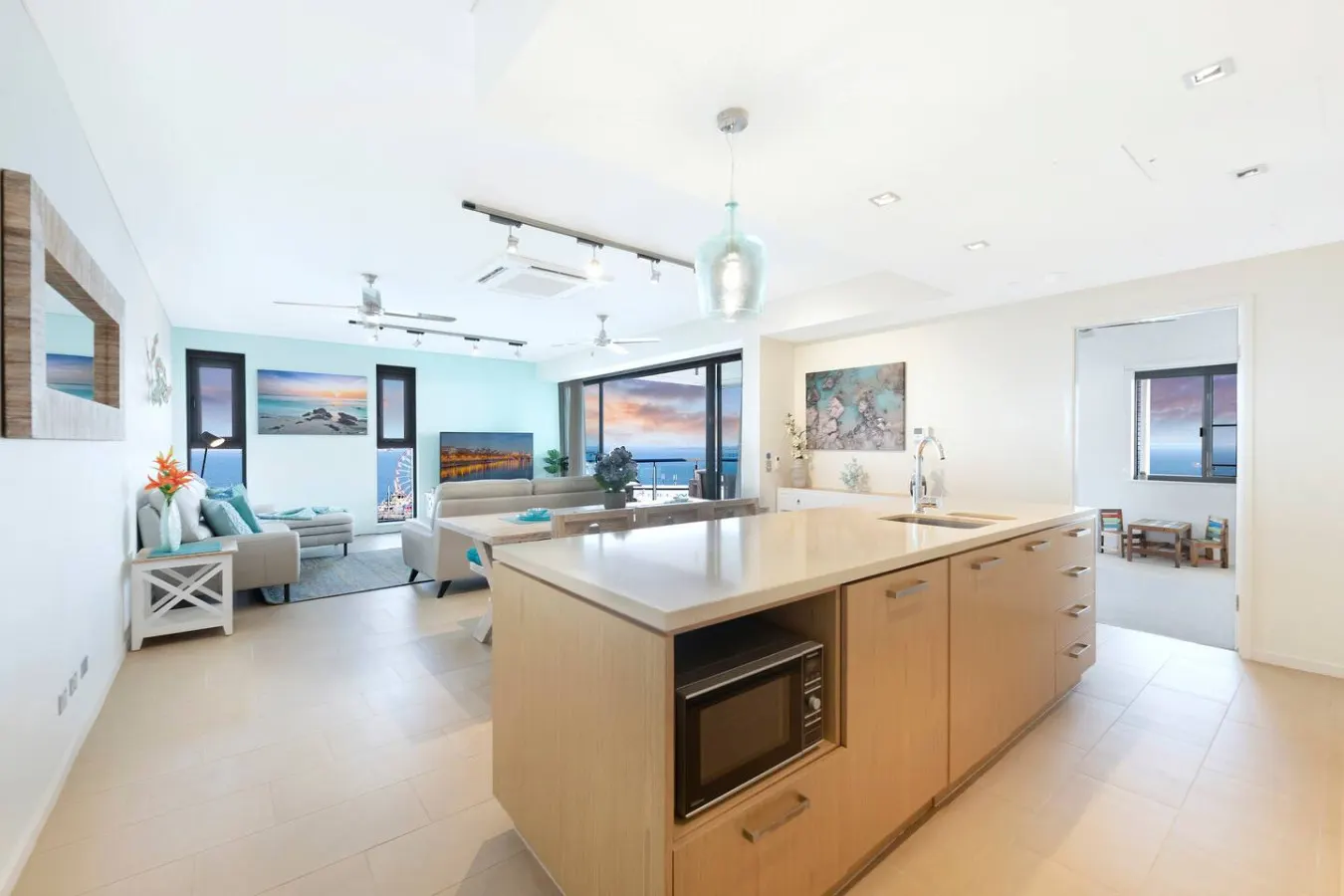Zen Point Penthouse ~ private top-floor 3BR, panoramic ocean & harbour views, Darwin Waterfront — photo 3