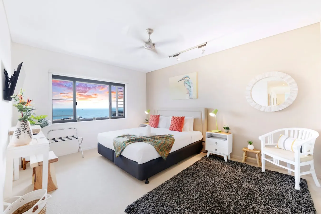 Zen Point Penthouse ~ private top-floor 3BR, panoramic ocean & harbour views, Darwin Waterfront — photo 4