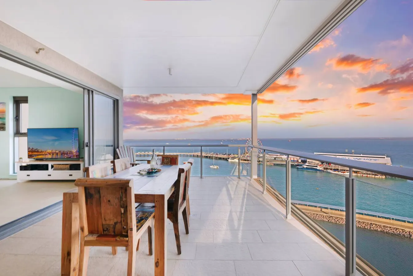 Zen Point Penthouse ~ private top-floor 3BR, panoramic ocean & harbour views, Darwin Waterfront 6