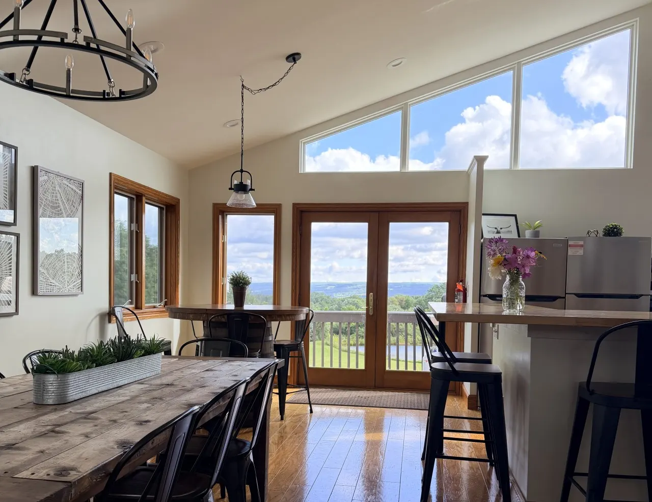 Beautiful Chalet with VIEWS/Pool/Hot tub/Pond! 9