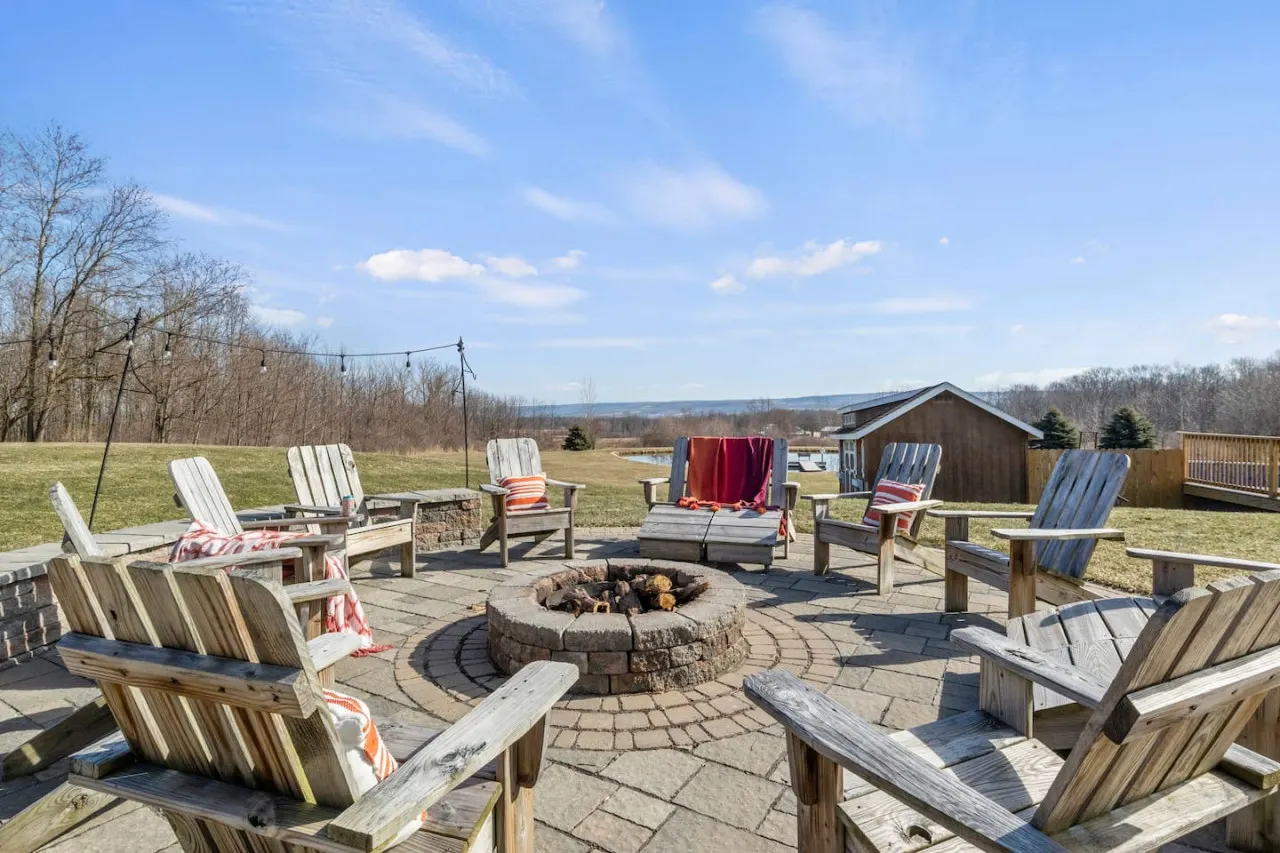 Beautiful Chalet with VIEWS/Pool/Hot tub/Pond! 12