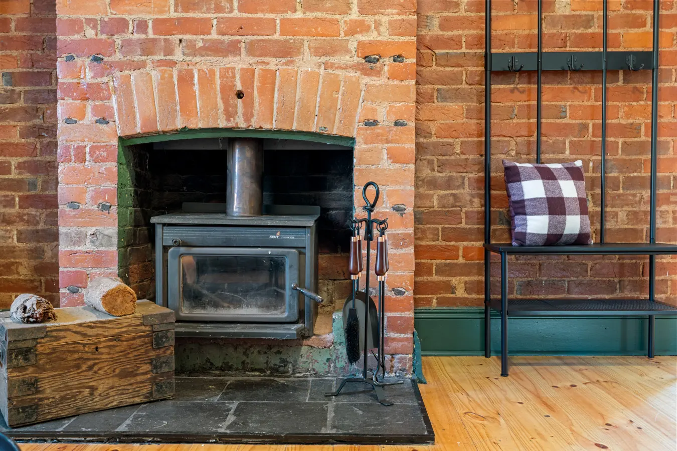 Orchard Cottage—A Leafy Peaceful Retreat with Spa 9