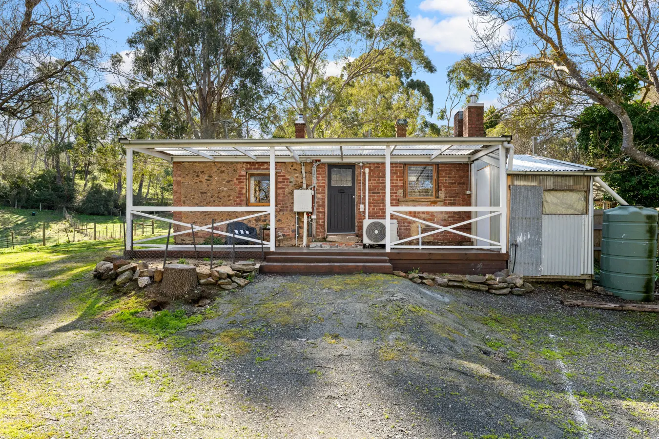 Orchard Cottage—A Leafy Peaceful Retreat with Spa 10