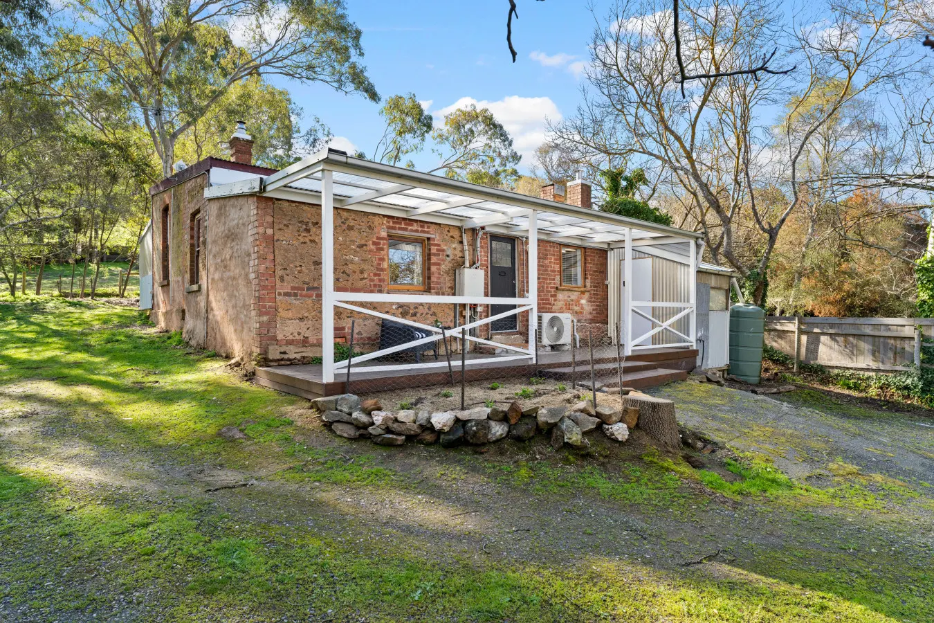 Orchard Cottage—A Leafy Peaceful Retreat with Spa 19