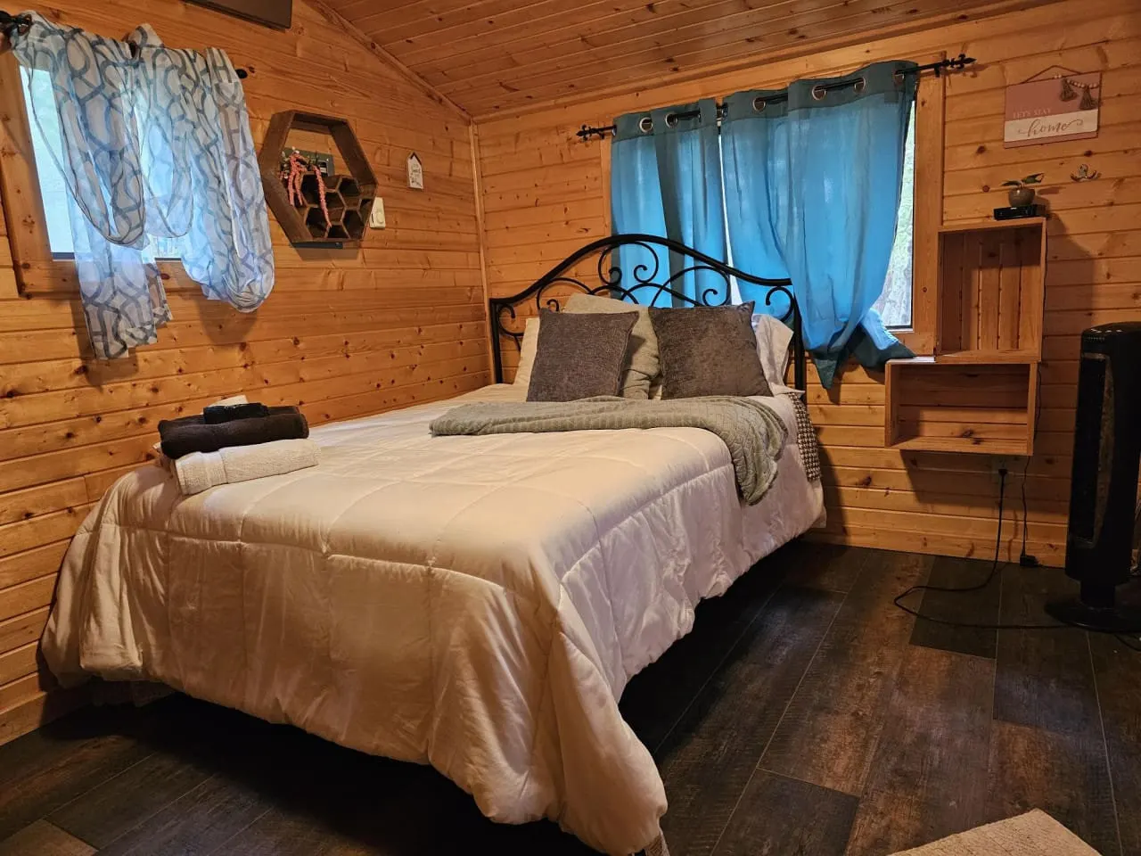 Strawberry Hills | The Rustic Nook | Cabin 5 — photo 2