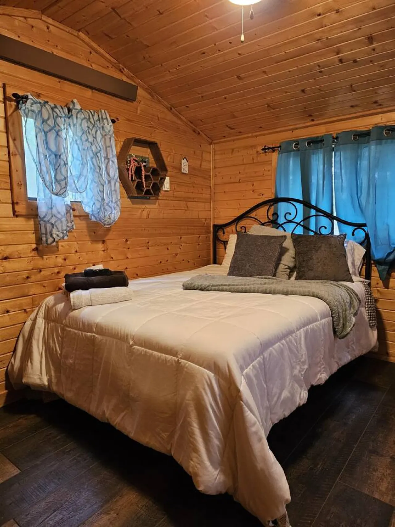Strawberry Hills | The Rustic Nook | Cabin 5 — photo 5