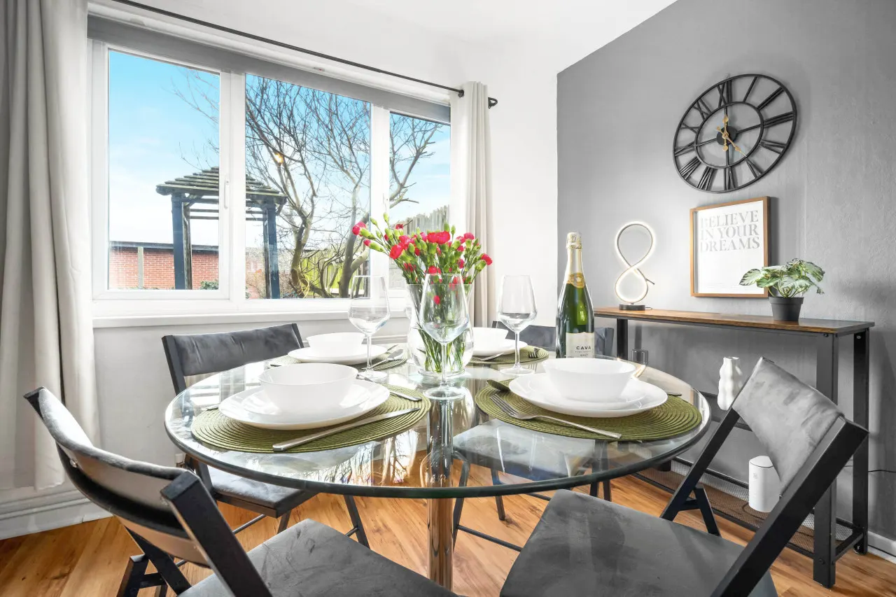 Cozy 3 Bed House - City Centre - Garden - Parking 4