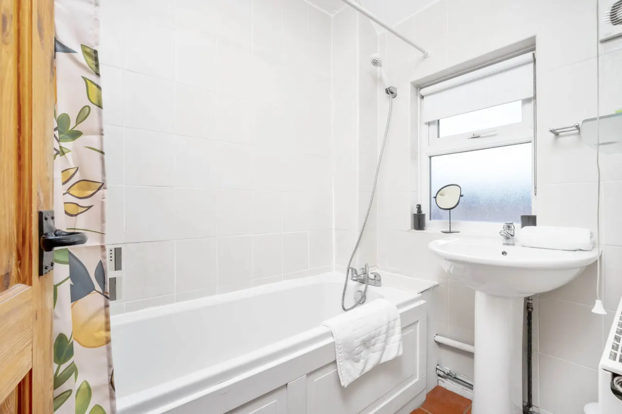 Cozy 3 Bed House - City Centre - Garden - Parking 5