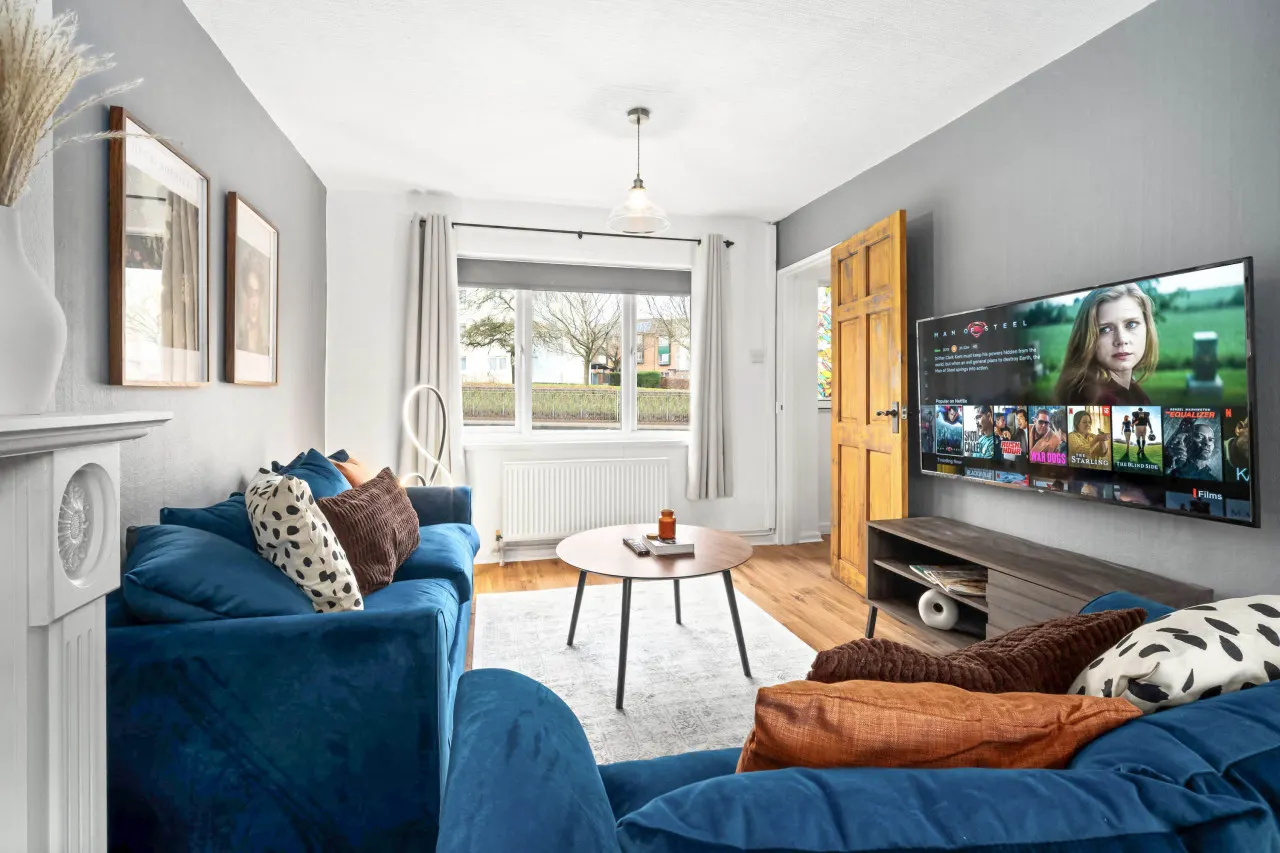 Cozy 3 Bed House - City Centre - Garden - Parking 8