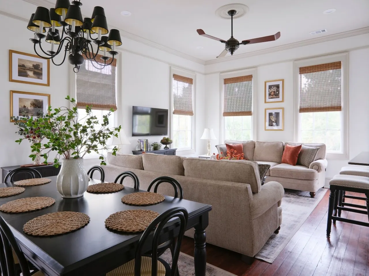 Renovated Historic Home by Forsyth Park - 4BR with a Common Area and 5 Baths + Porches 1