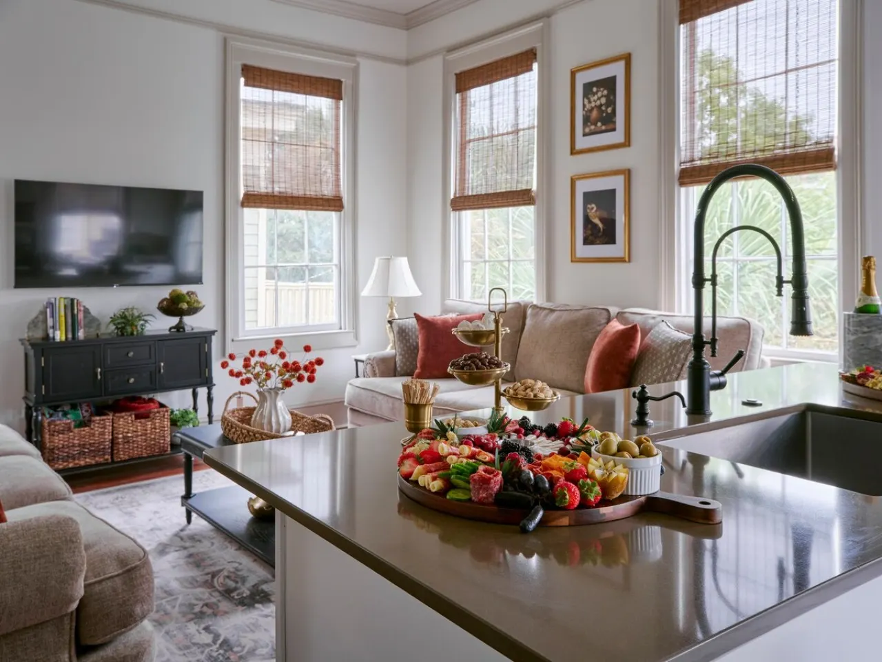 Renovated Historic Home by Forsyth Park - 4BR with a Common Area and 5 Baths + Porches 11