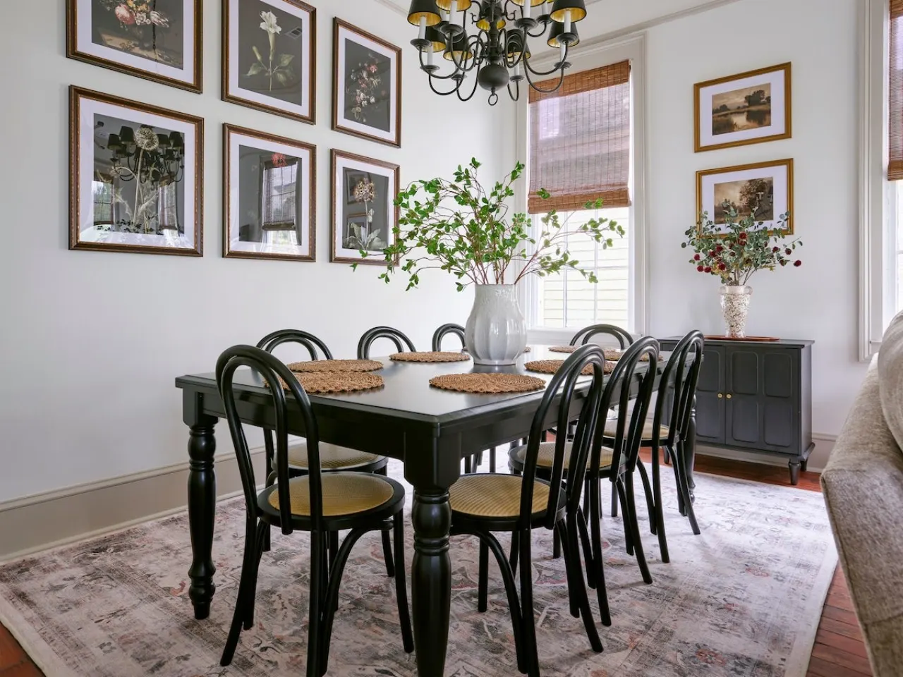 Renovated Historic Home by Forsyth Park - 4BR with a Common Area and 5 Baths + Porches 12