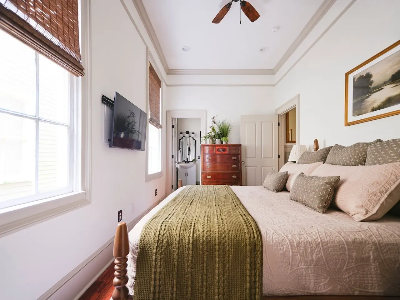 Renovated Historic Home by Forsyth Park - 4BR with a Common Area and 5 Baths + Porches 18