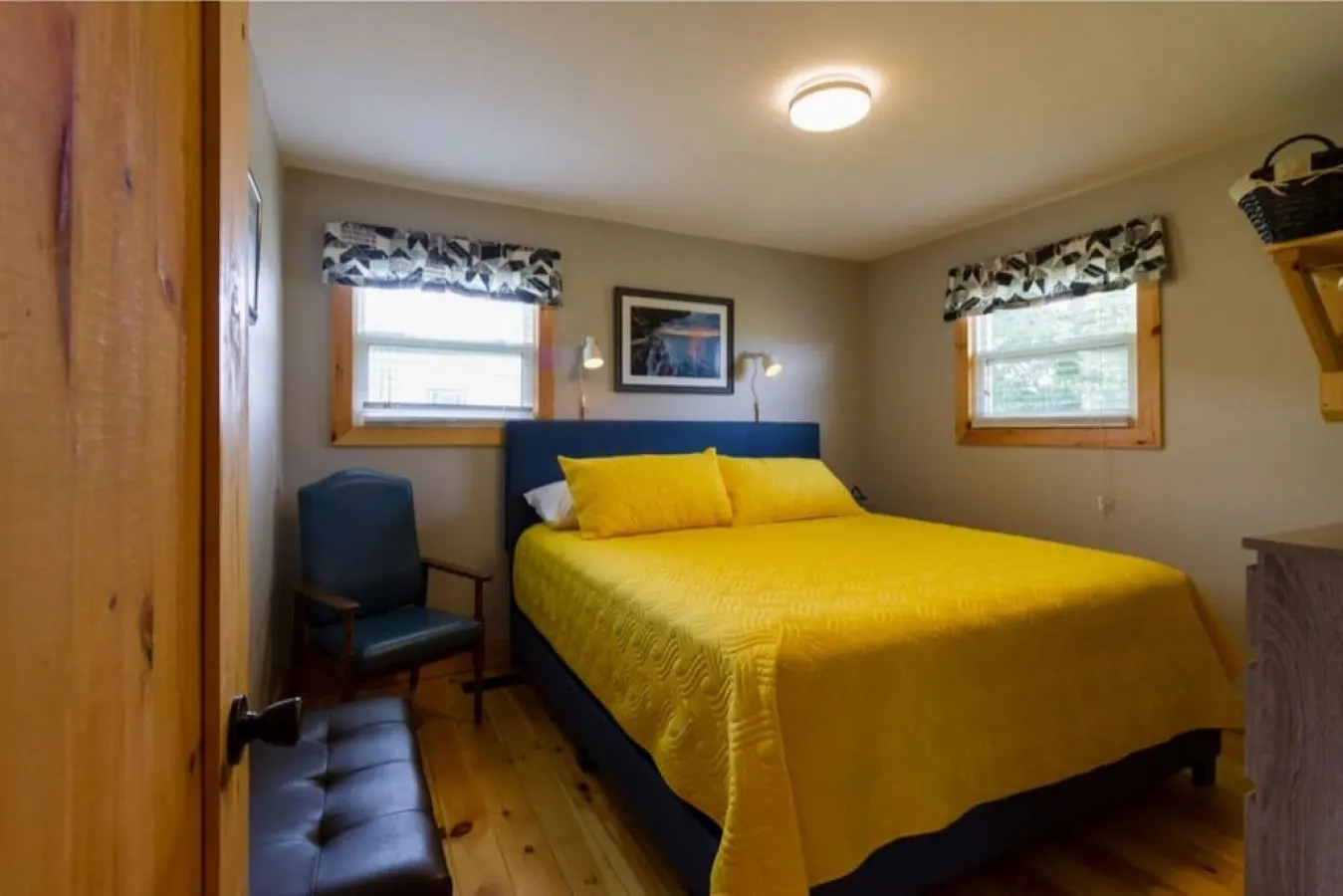 Steps to Lake on the Mountain, 10 Minutes to Picton, Sandbanks Pass! The Cabin 7