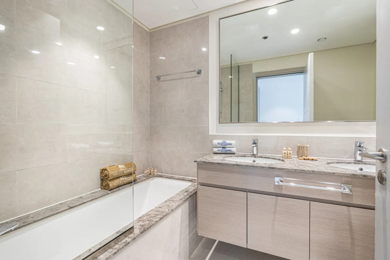 Luxe Home steps away from Dubai Mall 2