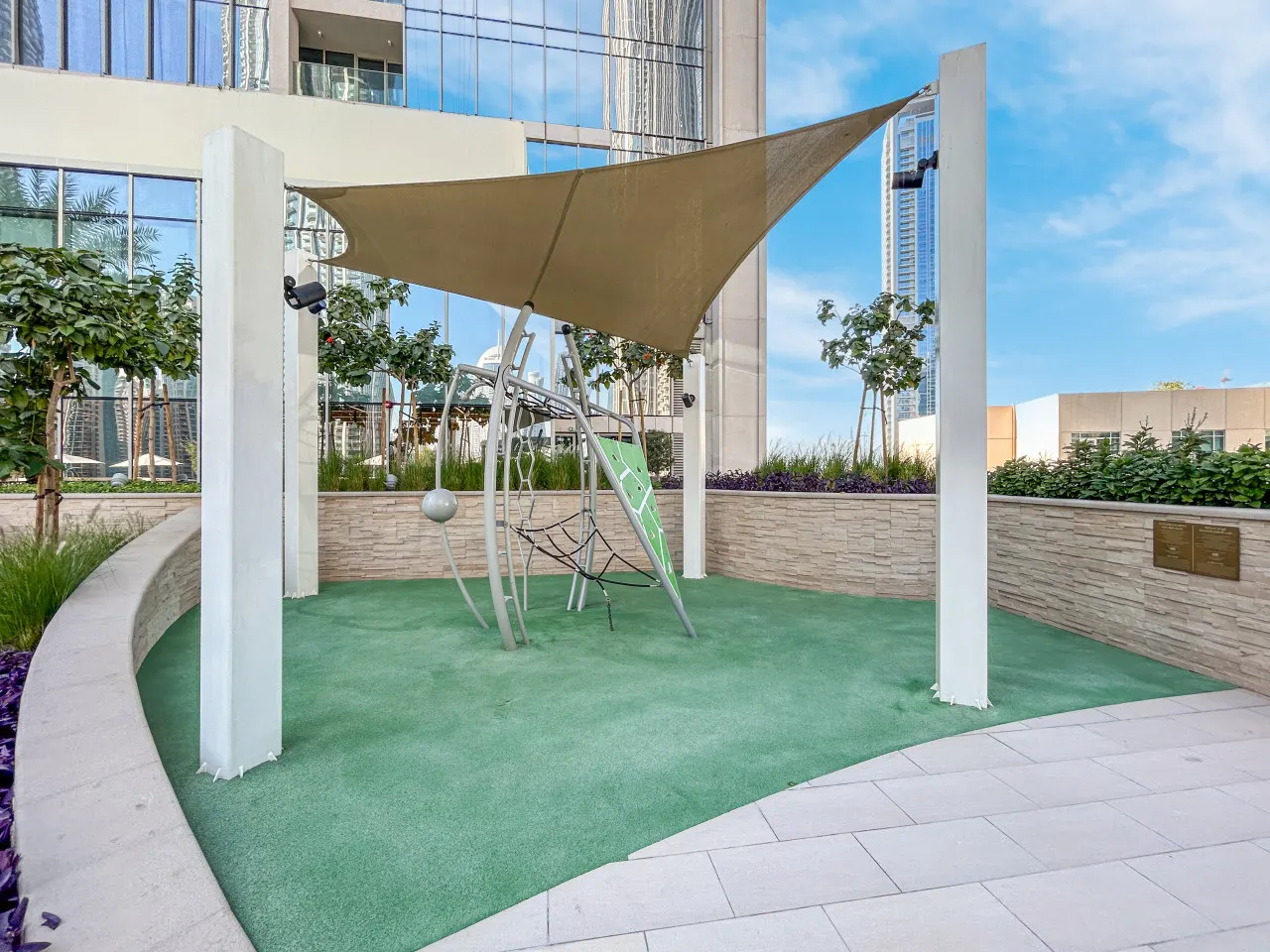 Luxe Home steps away from Dubai Mall 15