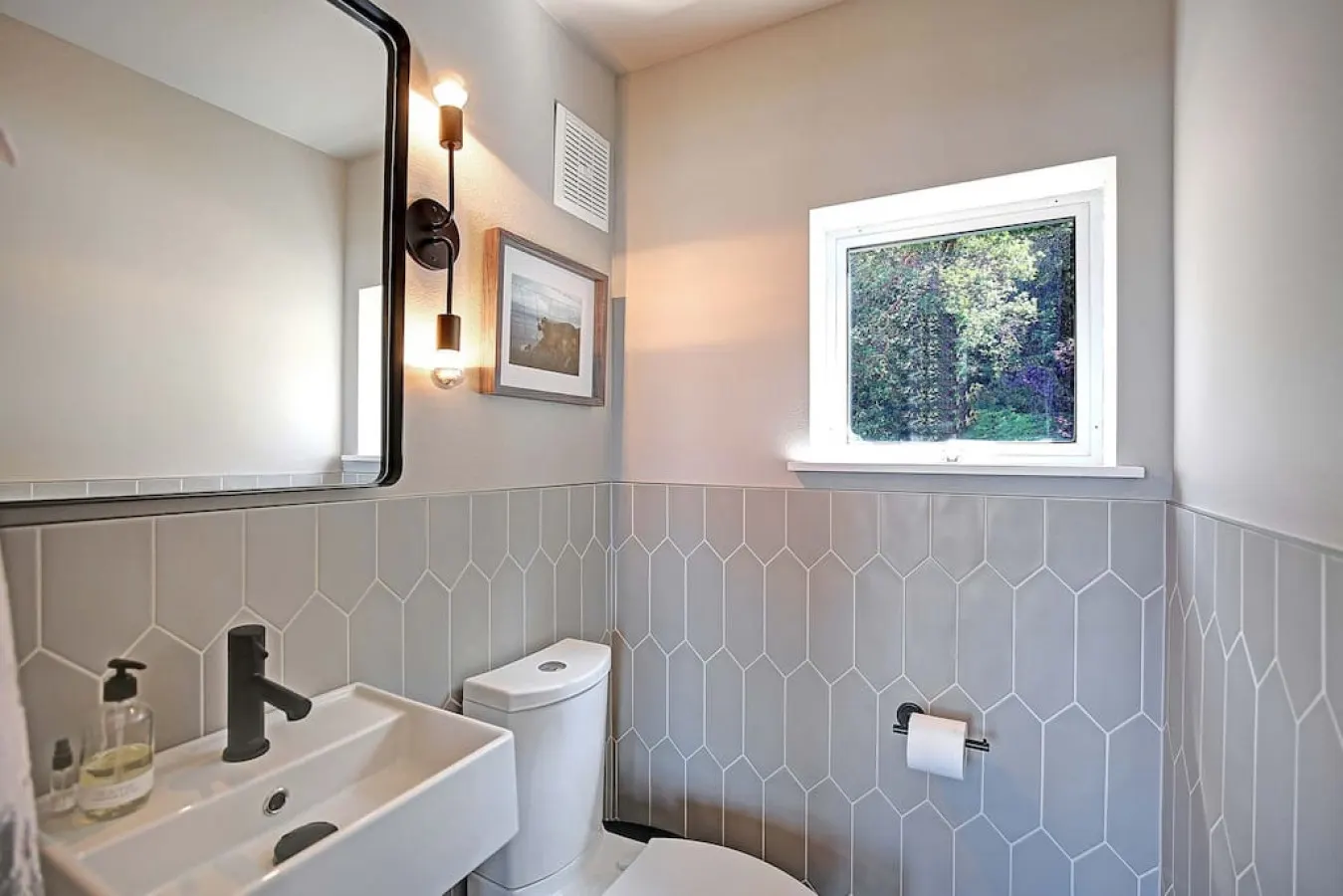 Waterfront Beach House 4BD Hot Tub Outdoor Shower 14