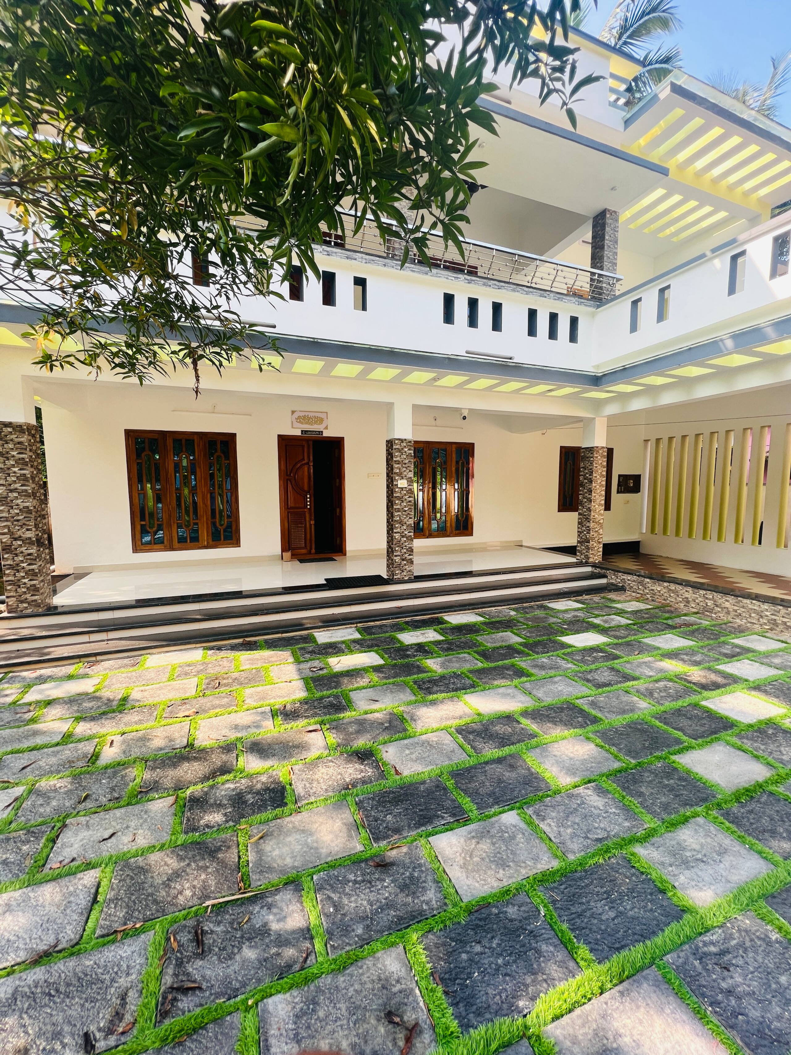Adams stay 4BHK,5 min drive to varkala cliff 3