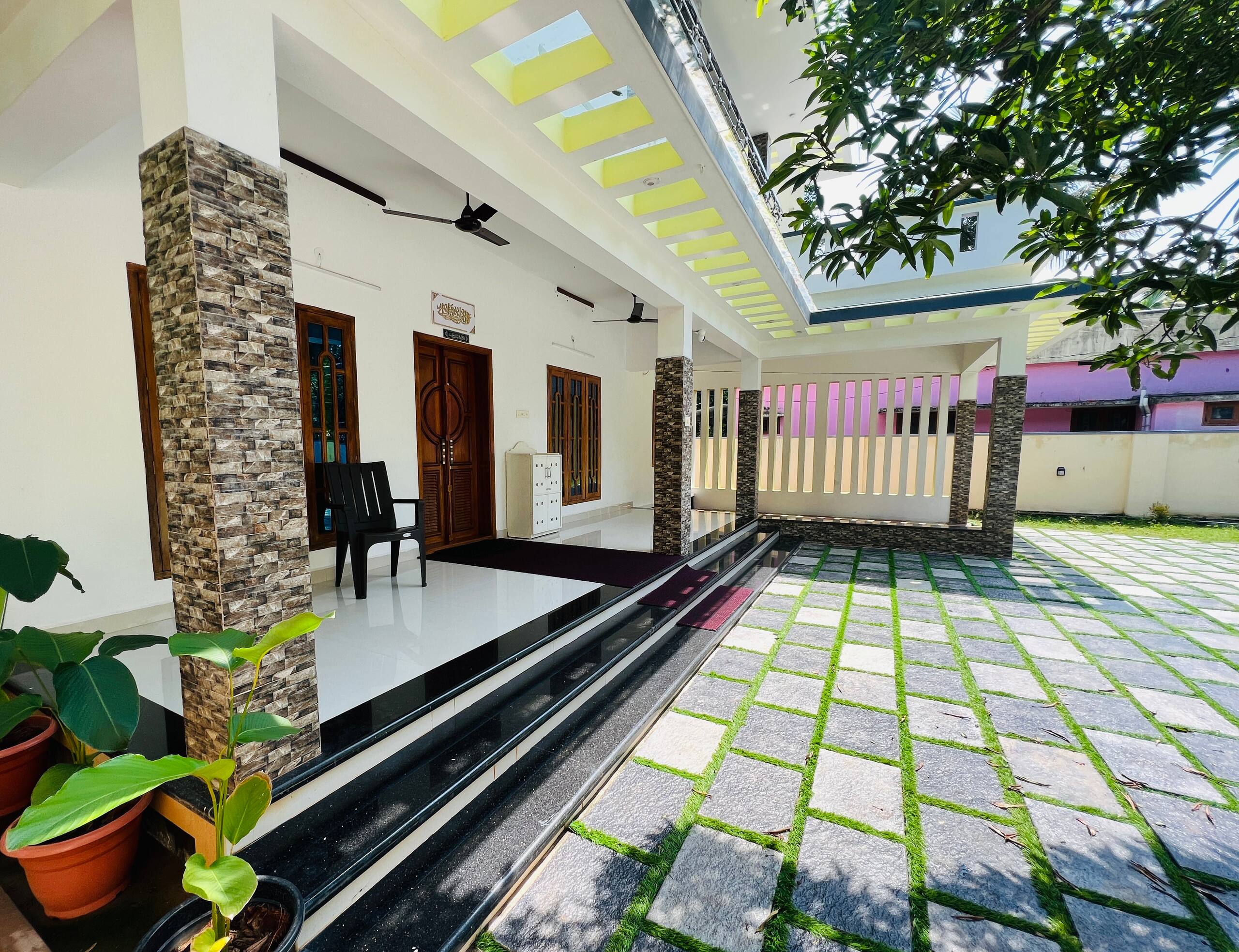 Adams stay 4BHK,5 min drive to varkala cliff 1