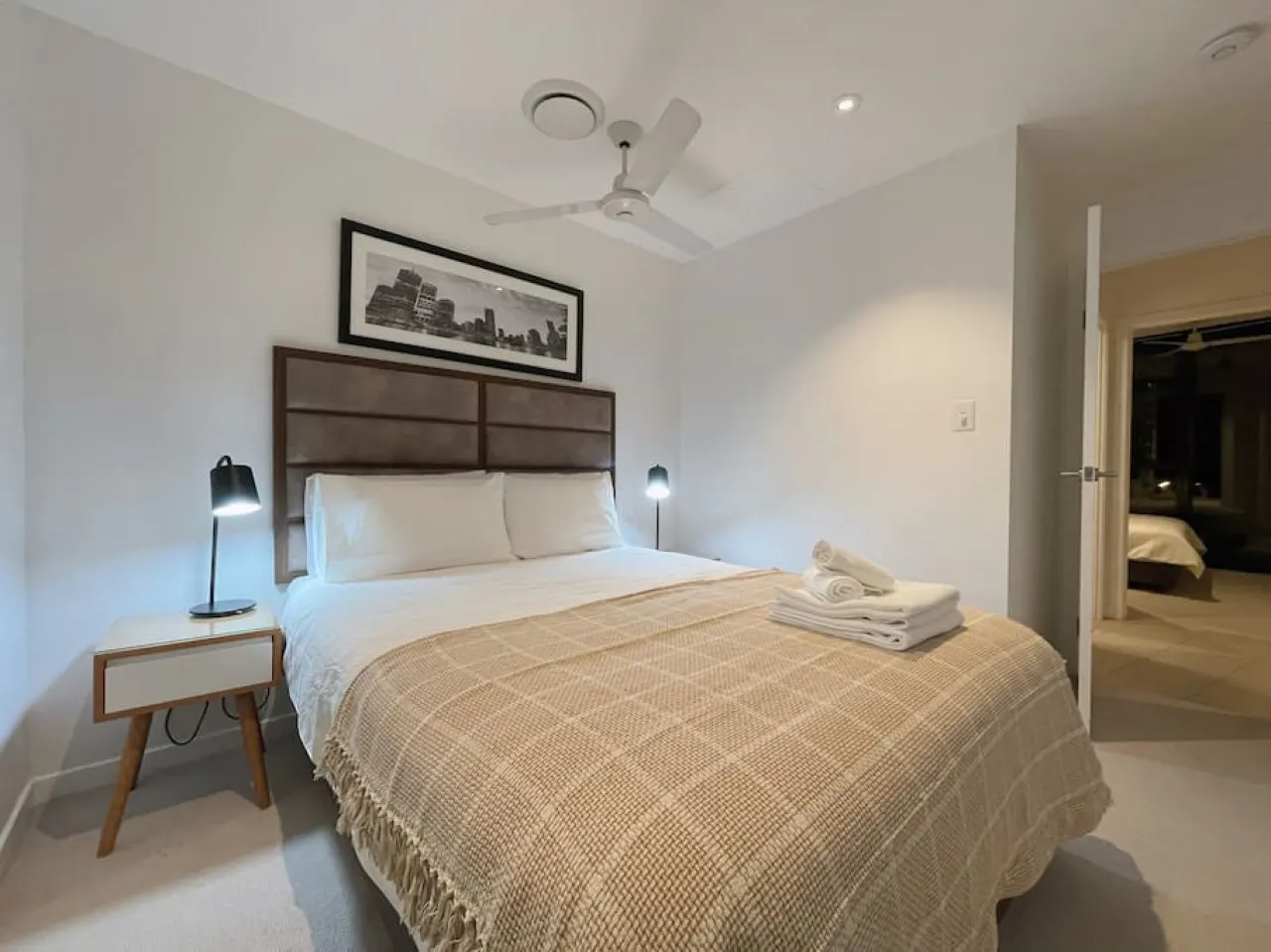 CBD Cozy 2Beds Apt at Tallest building 9