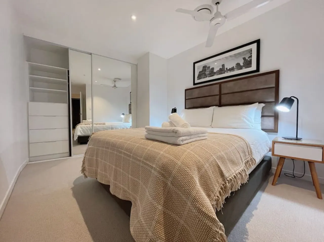 CBD Cozy 2Beds Apt at Tallest building 10