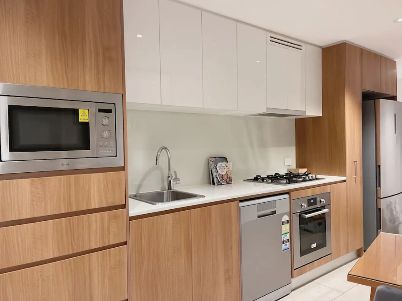 CBD Cozy 2Beds Apt at Tallest building 11