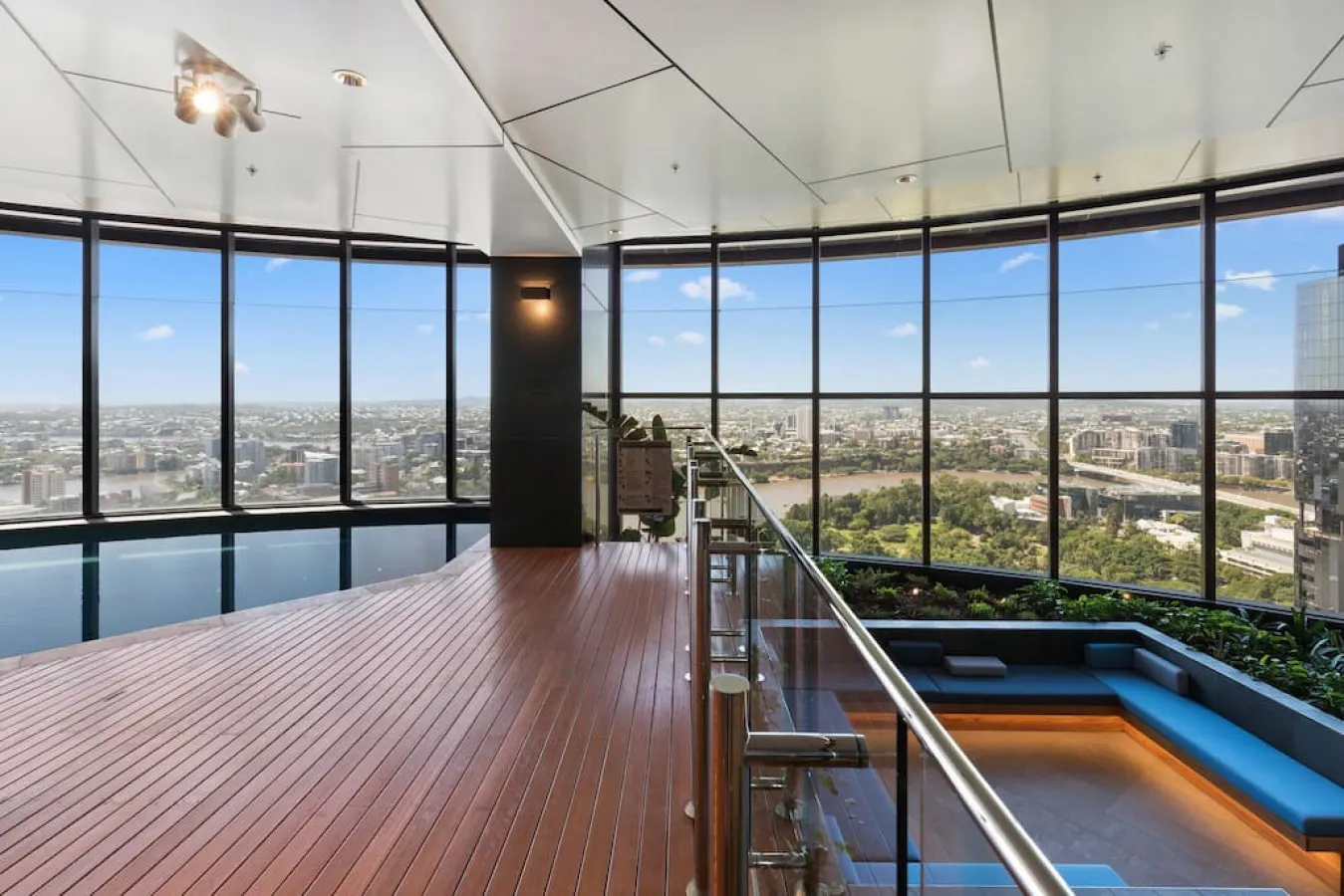 CBD Cozy 2Beds Apt at Tallest building 18