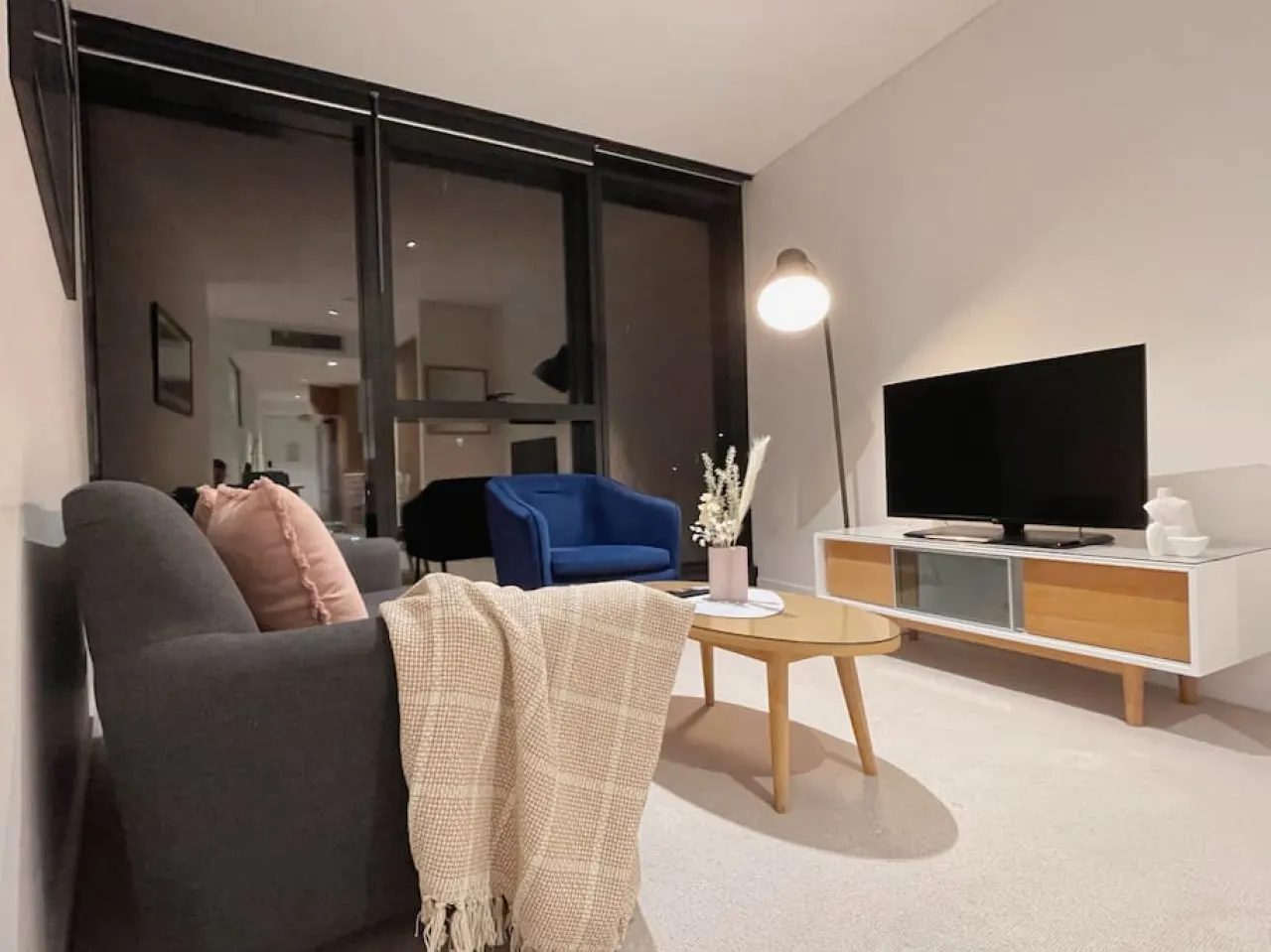 CBD Cozy 2Beds Apt at Tallest building 3