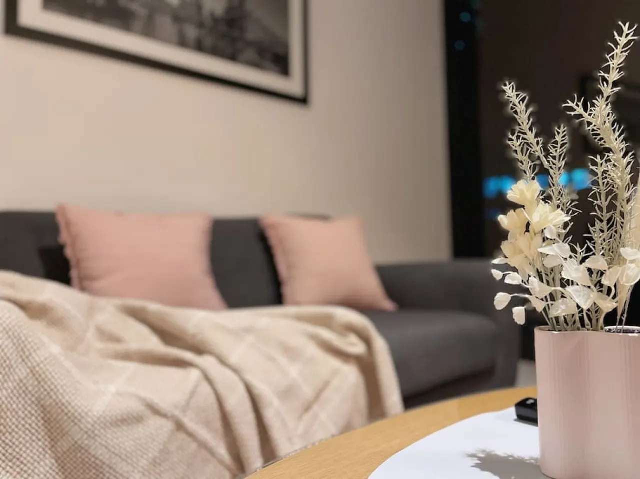 CBD Cozy 2Beds Apt at Tallest building 4