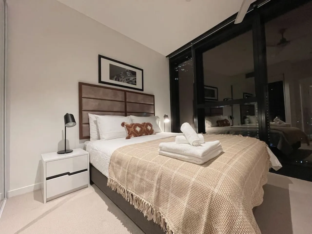 CBD Cozy 2Beds Apt at Tallest building 7