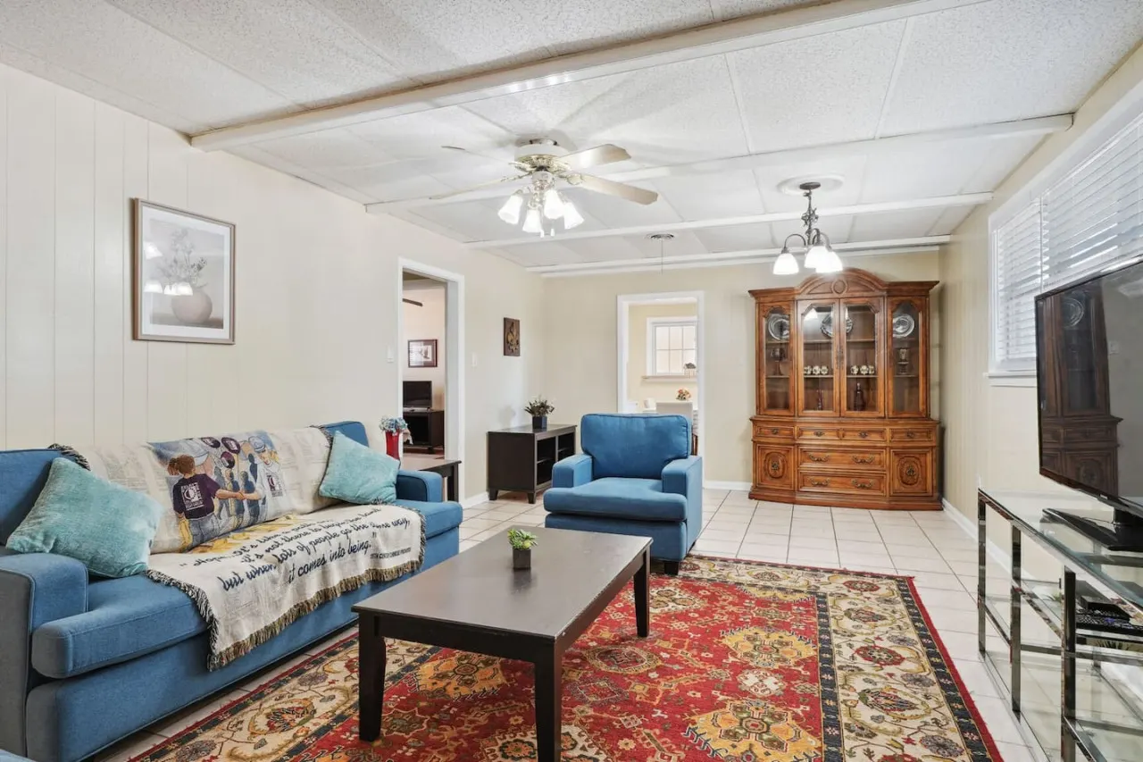 Luxurious 3-Bedroom Retreat: Your Gateway to New Orleans Fun!