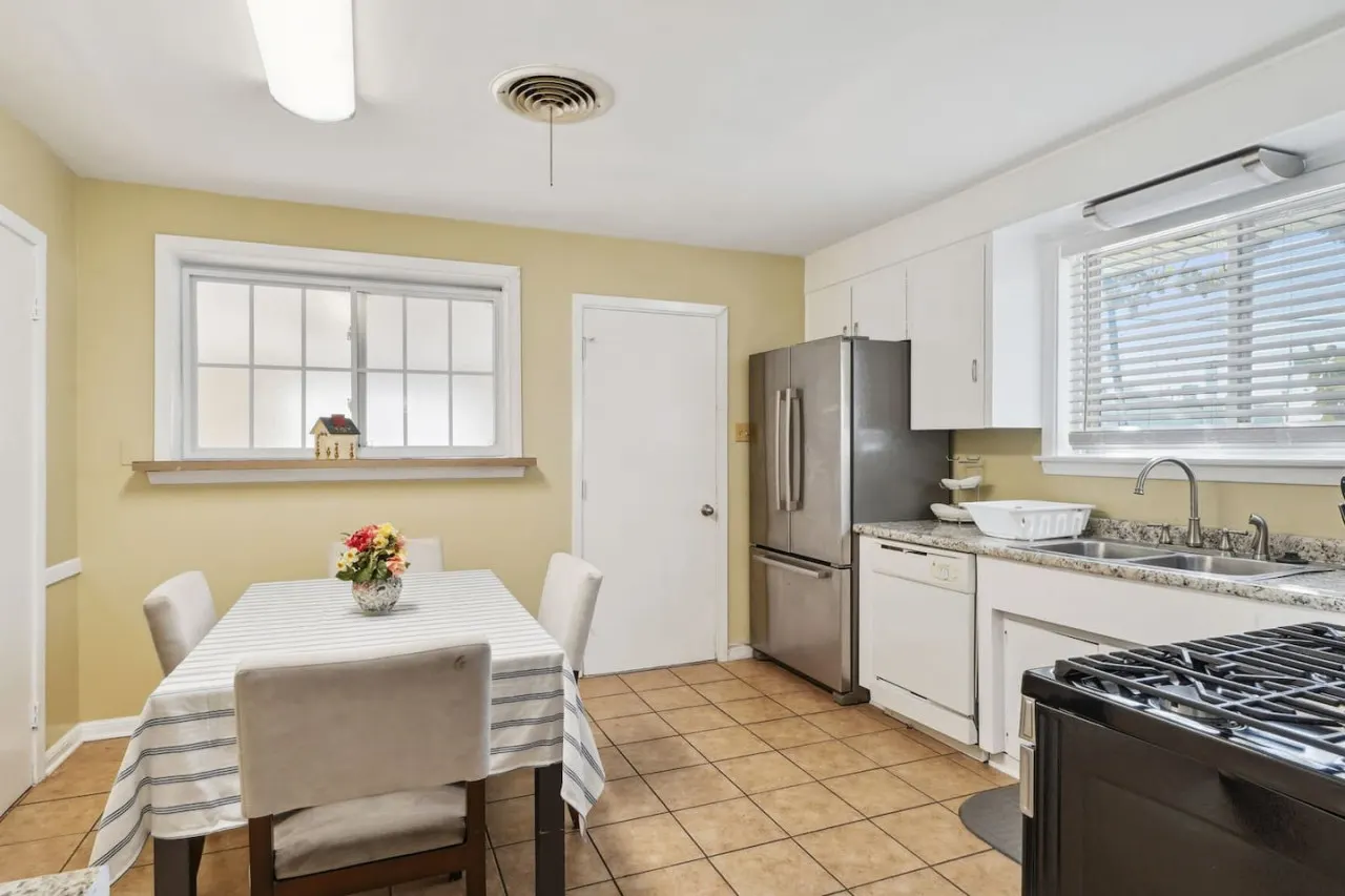 Luxurious 3-Bedroom Retreat: Your Gateway to New Orleans Fun! 10